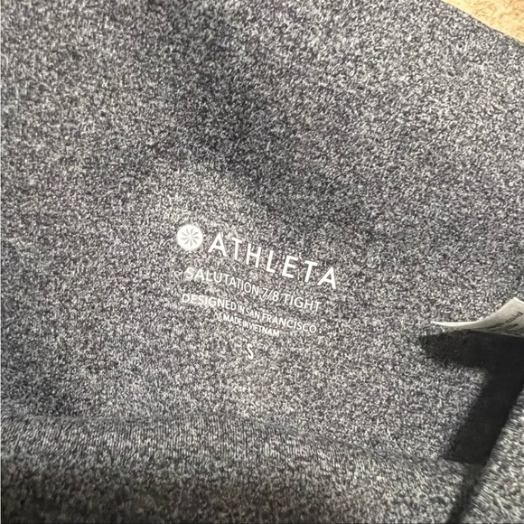 Like new condition Athleta salutation stash 7/8 leggings - Picture 5 of 7